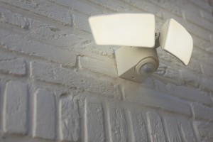 ARTICA 7635605331 biały naświetlacz LED 14,5W CCT IP44 regulowany z czujnikiem sterowanie aplikacją lub pilotem