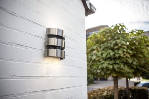 MAYA 5198401001 kinkiet zewnętrzny ze stali nierdzewnej z czujnikiem LED 18,5W IP54 światło góra dół