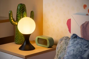MOYA lampa nocna czarna podstawa z białym szklanym kloszem fi 12cm 1xG9