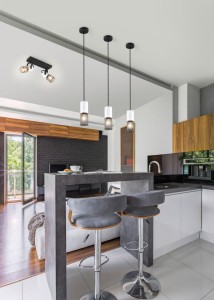 TOSH 304300134 lampa wisząca bielone drewno klosz czarna siatka 1xE27 wykończenie czarne