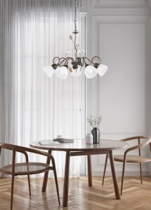 TRADITIO 110700528 klasyczny żyrandol zdobiony klosze białe szkło 5xE14 wykończenie antyczny rdzawy