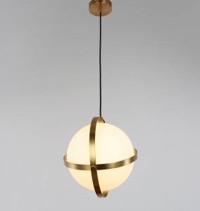 SIGNIA D30 lampa wisząca mosiężna z kloszem ozdobionym obręczami E27