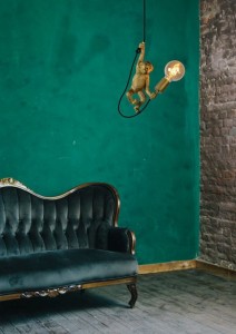 EXTRAVAGANZA 10402/01/30 CHIMP wisząca lampa szympans 1xE27 złota małpka na przewodzie trzymająca oprawkę do żarówki