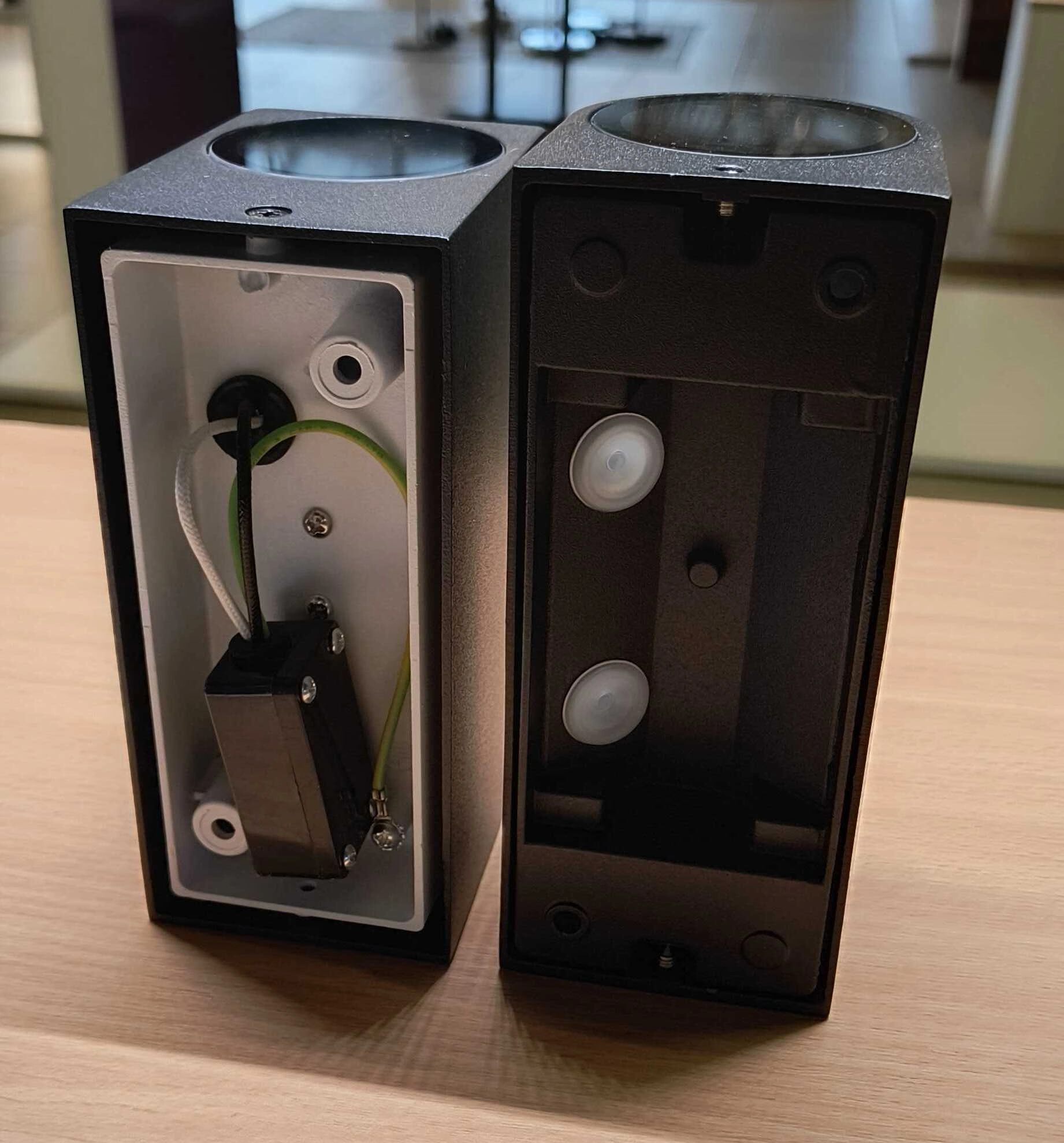 Lampa Zaro w porównaniu z tańszą lampą IP44