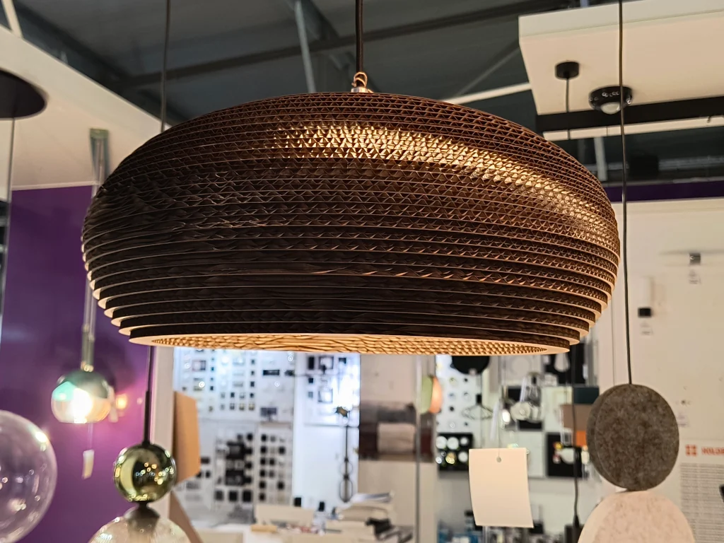 Lampa DROP zapalona w salonie LUXAR w Piotrkowie Trybunalskim