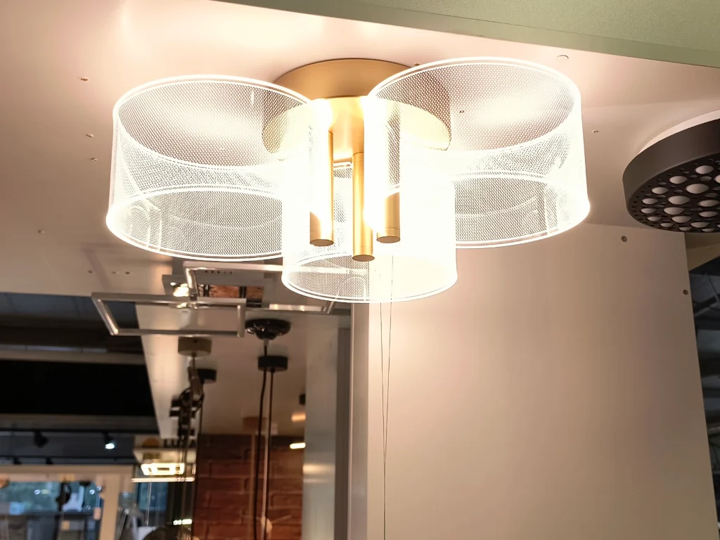 Lampa TUNAS zapalona w salonie LUXAR w Piotrkowie Trybunalskim